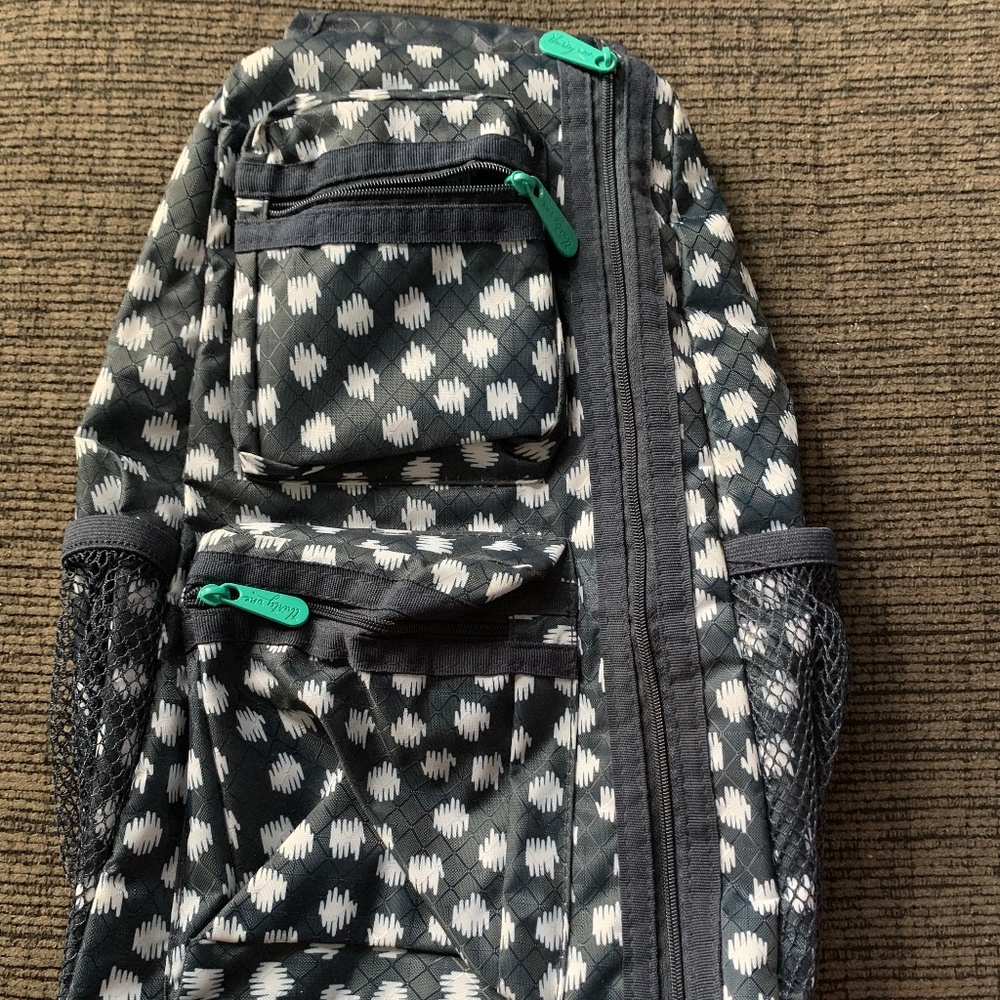 NWOT THIRTY-ONE Sling Backpack strap is adjustable to wear either side
